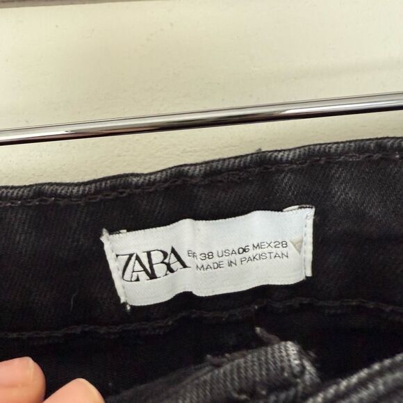 Zara Women’s 6 Black Raw Hem Flare Jeans - Picture 2 of 4